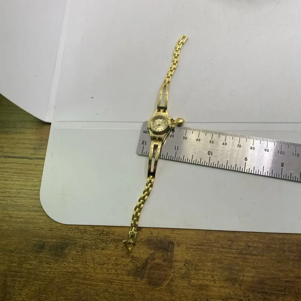 Womens Gold Tone Heart Charm Fashion Watch Works New Battery